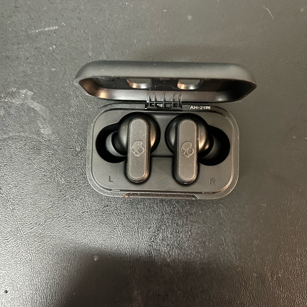Skullcandy wireless Bluetooth earbuds